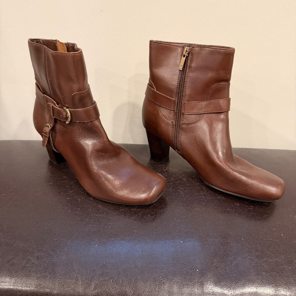 Leather ankle boot